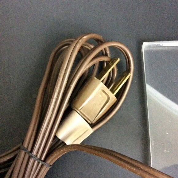 Vintage Chrome & Lucite Table Lamp With Harp 27 inches Tall 1970s 80s - Picture 7 of 7